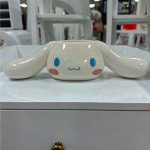 Cinnamon roll candle